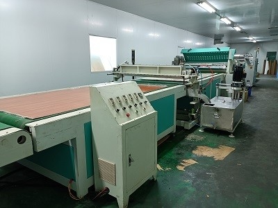 Tecnologia avançada Máquina de revestimento de cortinas de 1320 mm Tamanho 6000 mm × 2200 mm × 1400 mm
