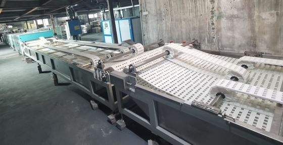 Linha de revestimento e recozimento de piso de engenharia de precisão de desempenho confiável para PVC WPC LVT
