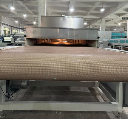 Forno de secagem por microondas industrial com aquecimento volumétrico contínuo tipo correia e potência personalizável
