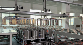 Linha de produção de revestimento interno de tabuleiro de talheres de alta velocidade para segurança alimentar