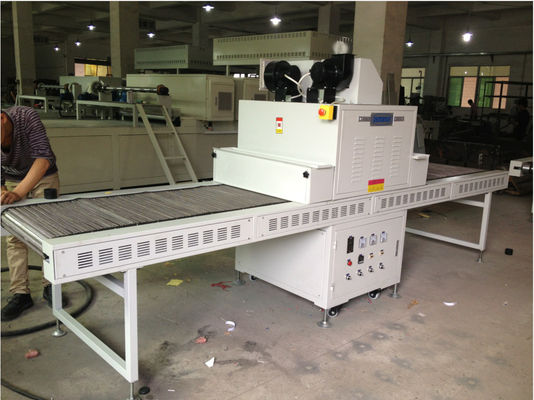 Filme de cura uv de aço inoxidável do PVC do papel de máquina da correia transportadora, acrílico e a outra máquina de cura UV prolongada plana