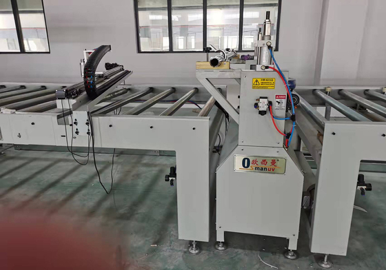 Máquina de laminagem de filme de 1600 mm com sistema de controlo PLC Velocidade de enrolamento 0-100m/min