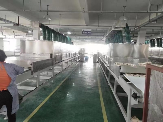 Secador de microondas a vácuo com faixa de temperatura entre 50 e 200 °C para materiais em pó e granulados