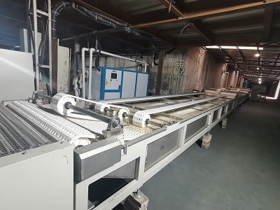 Máquina de revestimento UV de alta automação com tecnologia de revestimento de alta fiabilidade
