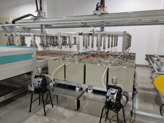 Máquina de revestimento por rotação de 24 estações para moldagem de fibras de celulose com revestimento de barreira